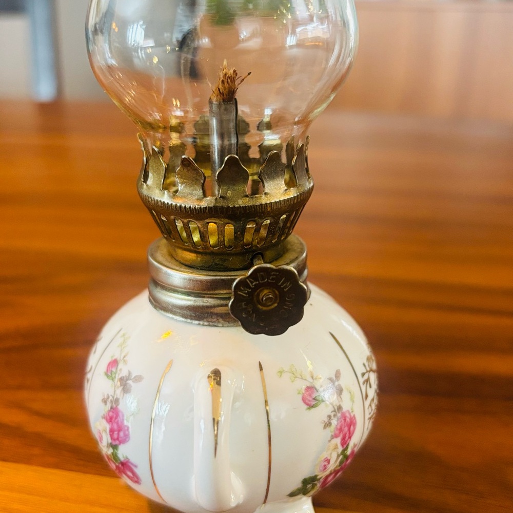 Vintage Miniature Oil Lamp – Likely 1960s–1980s - Picture 12 of 12